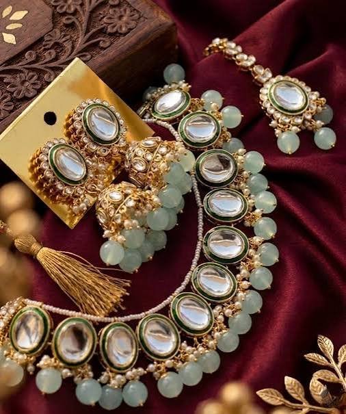 Traditional Kundan Jewelry Set with Earrings
